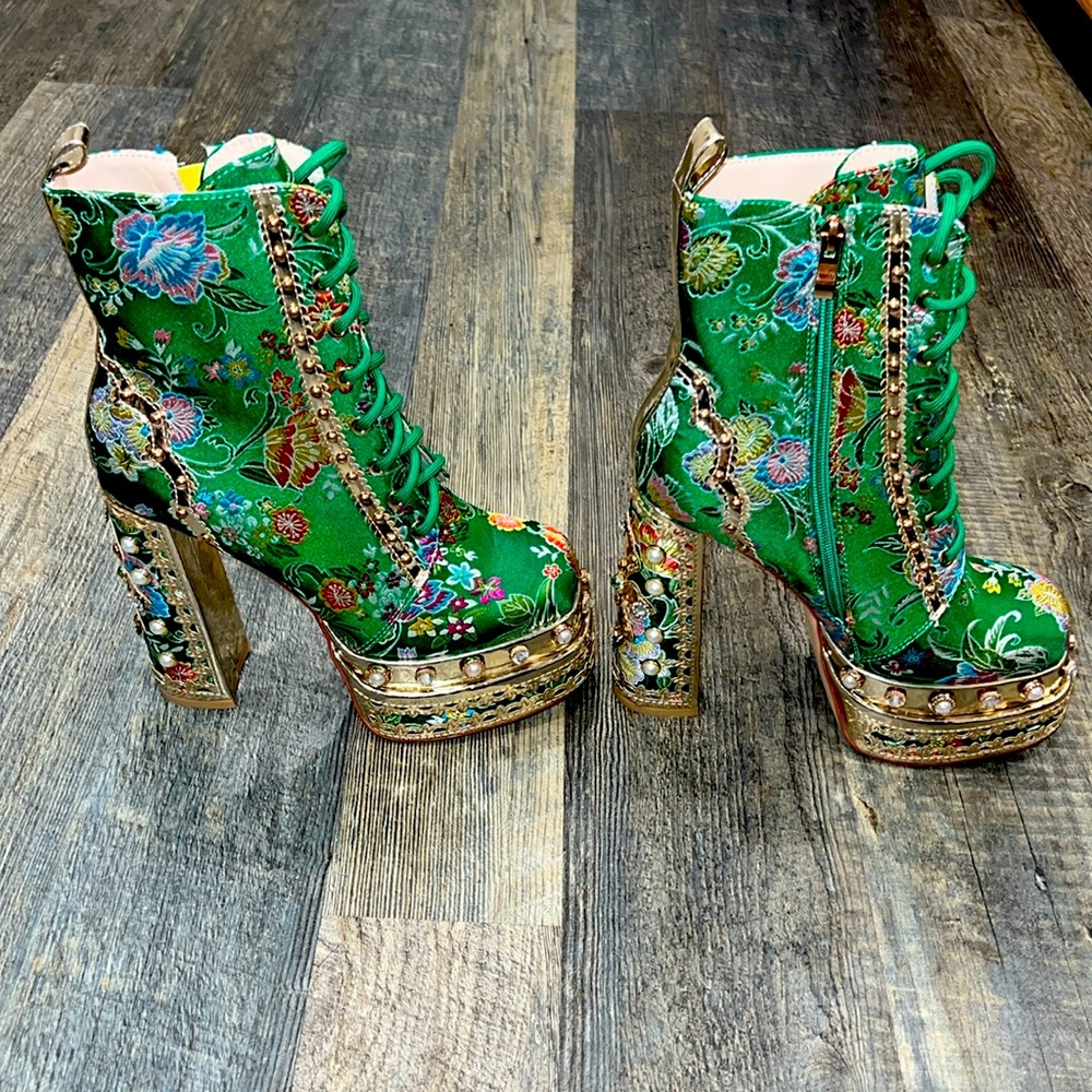 Azalea Wang platform booties US women’s 9